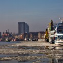 Winterliche Stimmung an den Landungsbrücken  Hamburg/St. Pauli : Bezirke, Deutschland, Flussschiffe, Fähren, Hamburg, Hamburg-Mitte, Landungsbrücken, Schiffe, St. Pauli