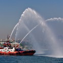 Feuerlöschhboote bei der Einlaufparade der Segelschiffe  Istanbul/Bosporus : Bosporus, Istanbul, Sonstiges, Türkei