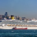 Kreuszfahrtschiff Costa Serena  Istanbul/Beyoglu : Beyoglu, Istanbul, Karaköy, Schiffsanleger und Hafenverwaltung, Stadtteile, Türkei